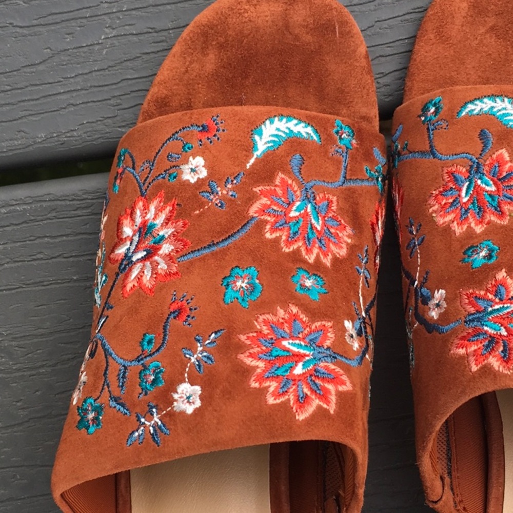 NIB Chico’s Floral Embroidered Suede Slides Size 9 - Picture 7 of 11
